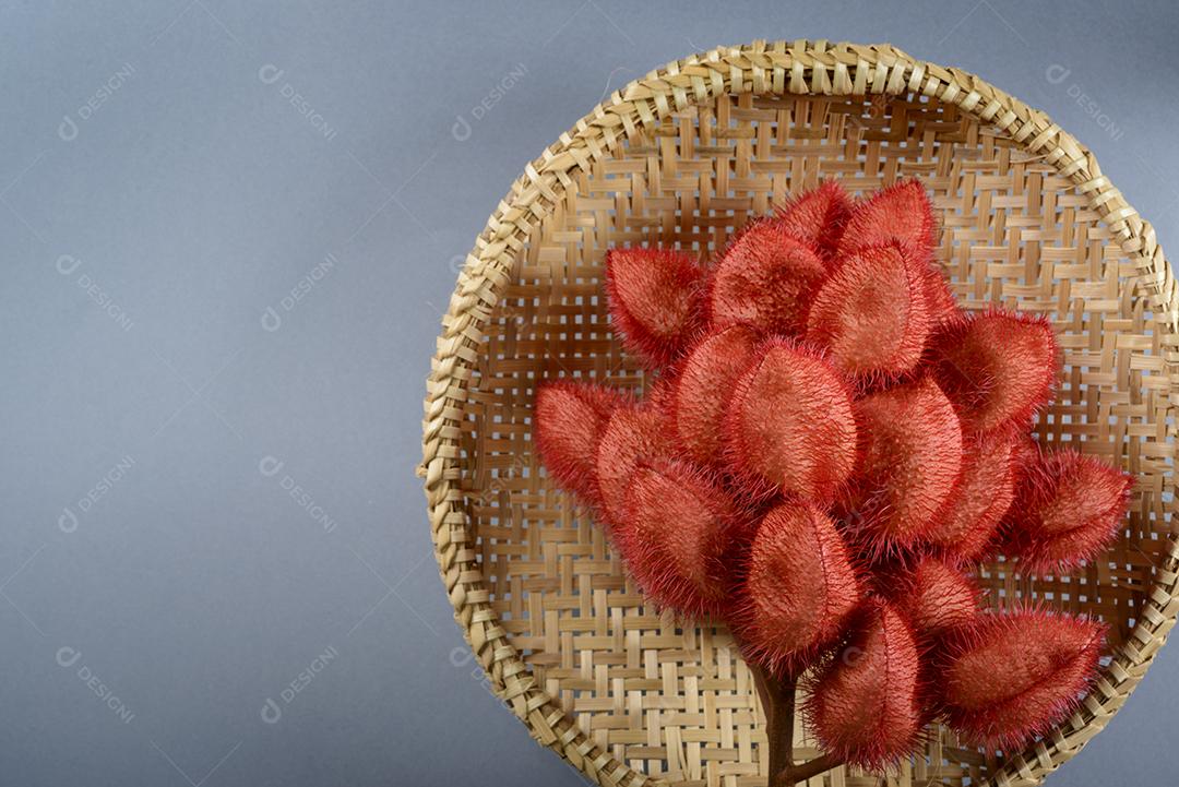 Urucum Em Cesta Suas Sementes São Utilizadas Como Corante Alimentar Natural Imagem JPG