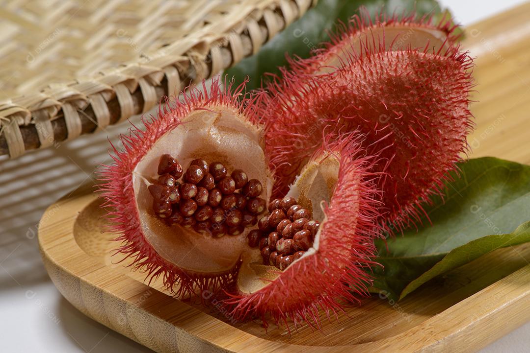 Urucum Abertos Suas Sementes São Utilizadas Como Corante Alimentar Natural Imagem JPG