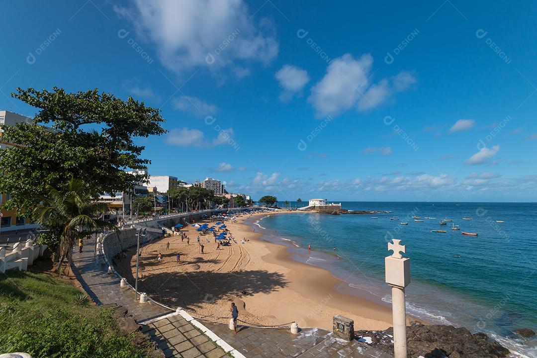 Foto Paisagem da Praia do Porto da Barra Praia Famosa na Cidade de Salvador Bahia Brasil