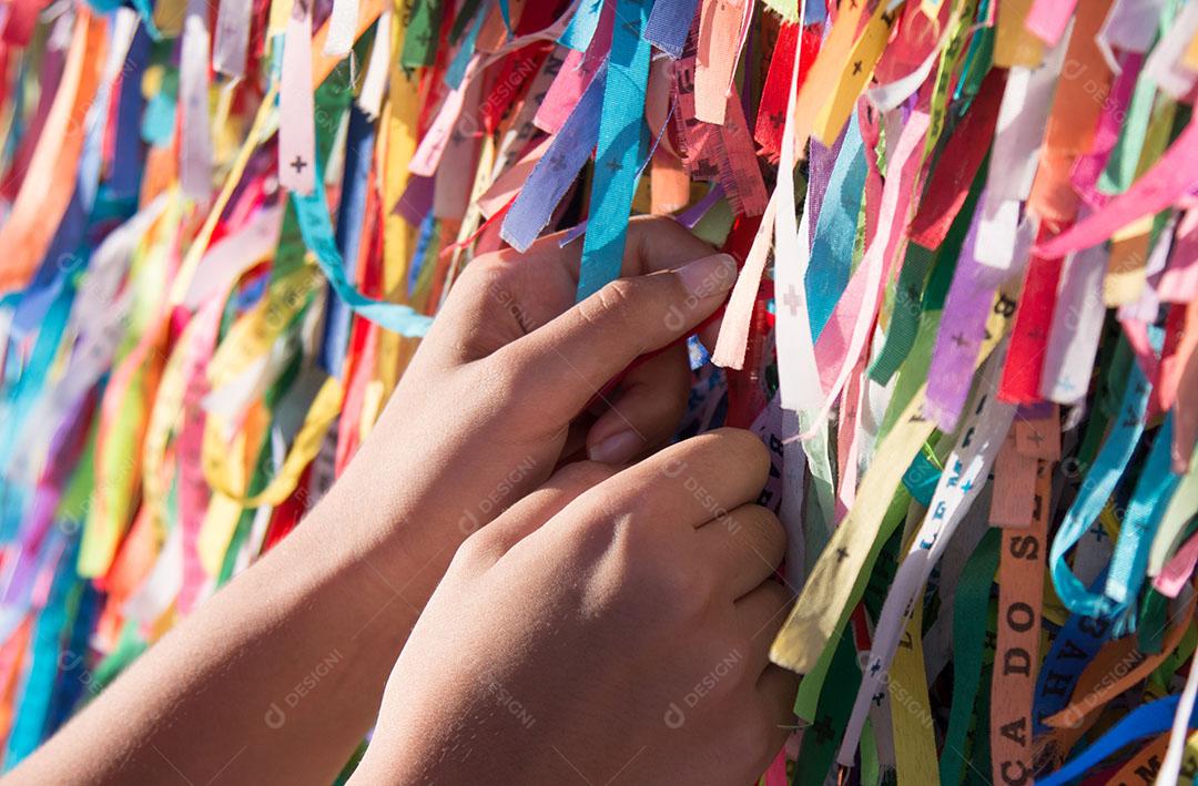 Fitas Coloridas na Grade da Igreja Senhor do Bonfim Imagem JPG