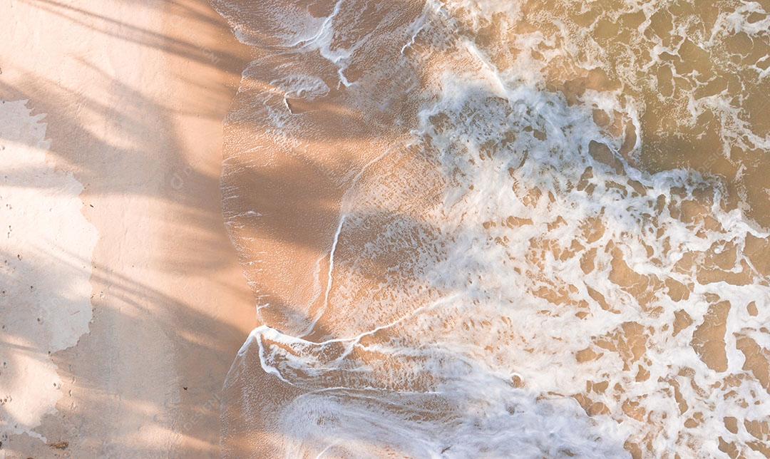 Drone Vista Aérea Ondas de Praia Ao Pôr do Sol Imagem JPG