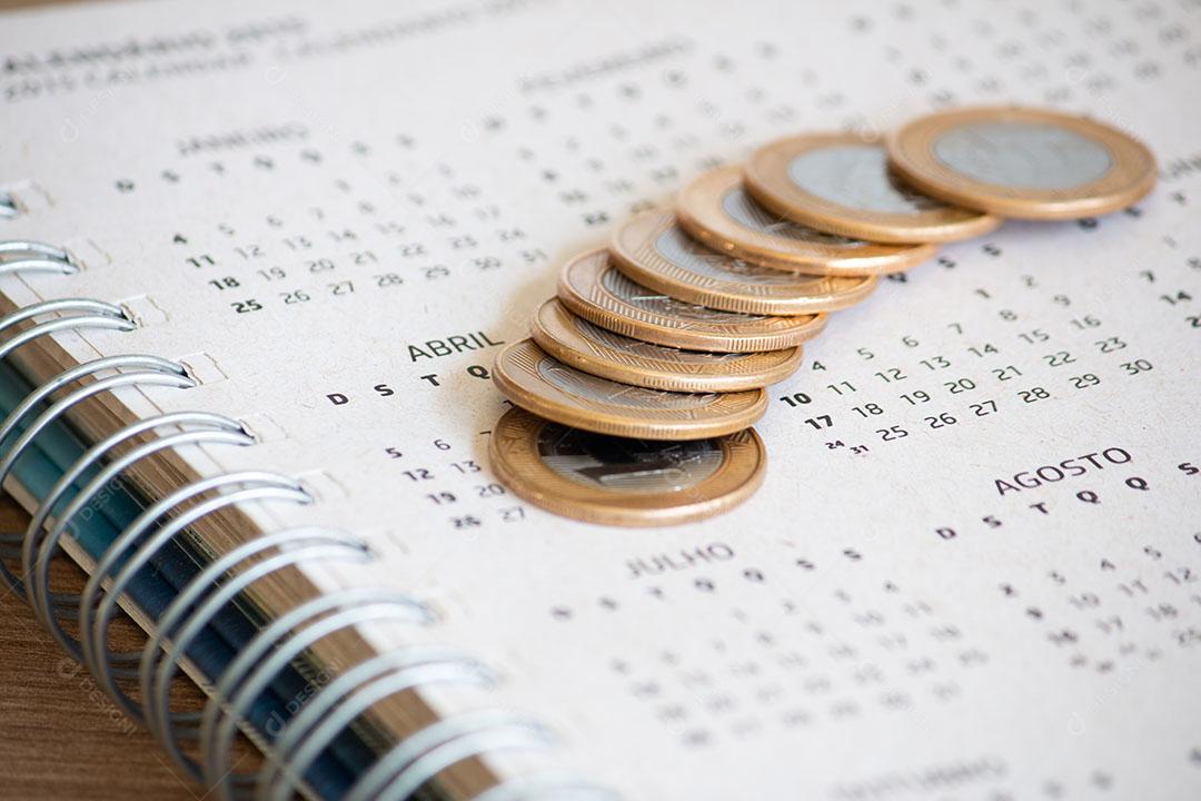 Bloco de Notas Com Moedas Reais Brasileiras Imagem JPG