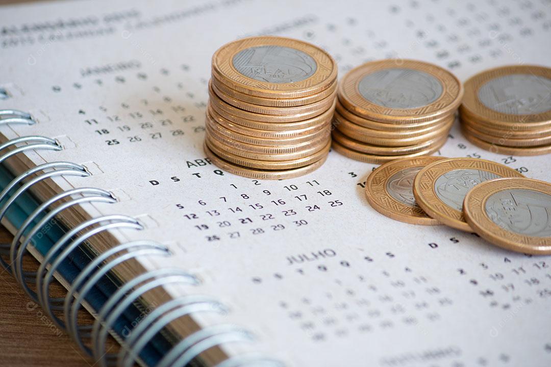 Bloco de Notas Com Moedas Reais Brasileiras Imagem JPG