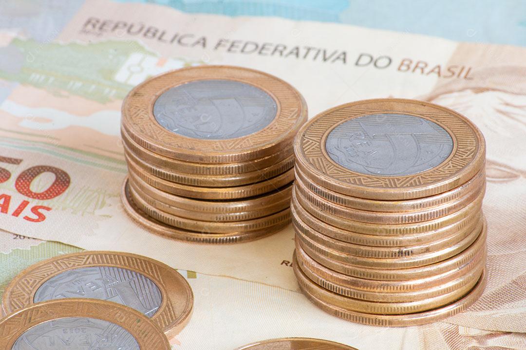 Foto Dinheiro Brasileiro Moedas Notas Dinheiro Diferentes Valores Conceito Finanças