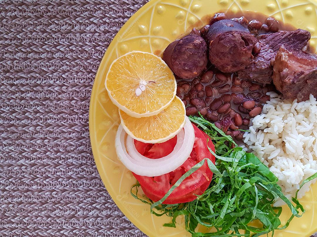 Prato de Feijoada de Comida Típica Brasileira Vista Superior Imagem JPG