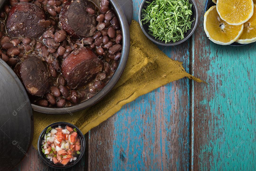 Prato de Feijoada de Comida Típica Brasileira Vista Superior Imagem JPG
