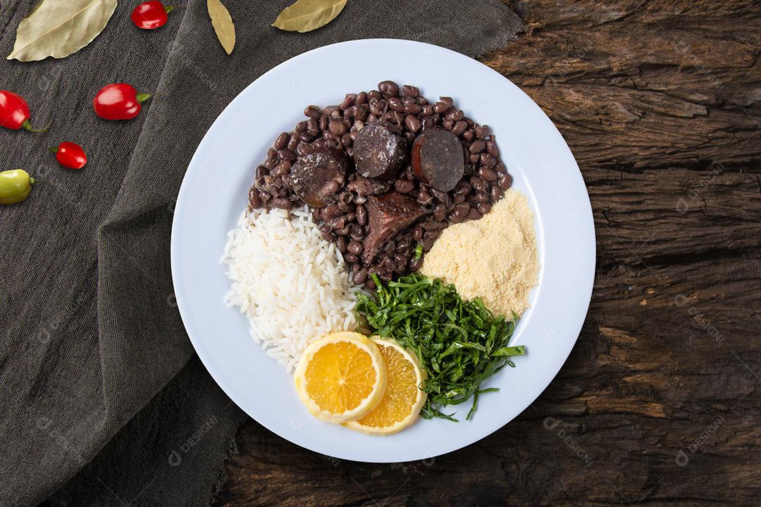 Prato de Feijoada de Comida Típica Brasileira Vista Superior Imagem JPG