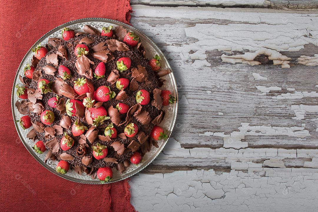 Delicioso Bolo de Chocolate Com Vista Superior de Morango Imagem JPG