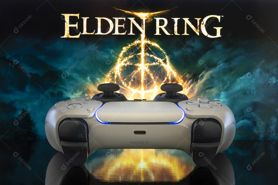 Controlador Playstation 5 com tela de jogo Elden Ring em segundo plano Imagem JPG