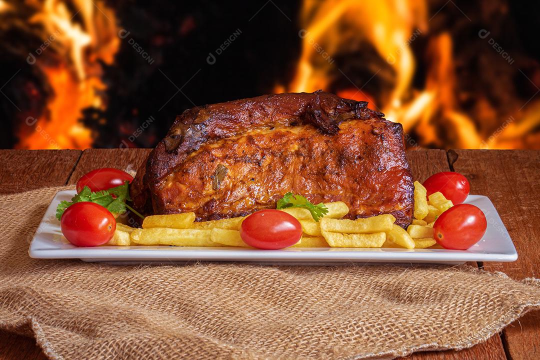 Carne Assada Suculenta Em Um Fundo de Madeira Rústico Imagem JPG