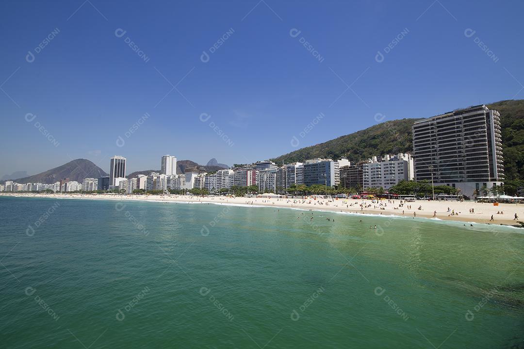 Coqueiros na Praia de Copacabana Rio de Janeiro Brasil Imagem JPG
