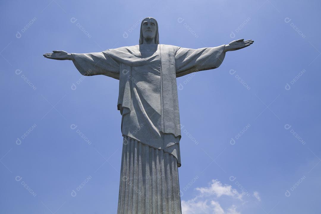 Estátua do Cristo Redentor no Rio de Janeiro Brasil Com o Céu Azul Ao Fundo Imagem JPG