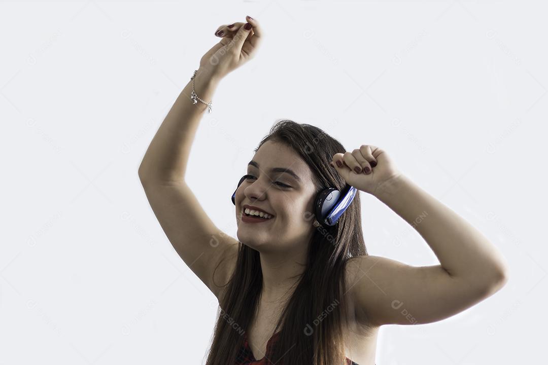 Menina Ouve Música Isolada no Fundo Branco Imagem JPG
