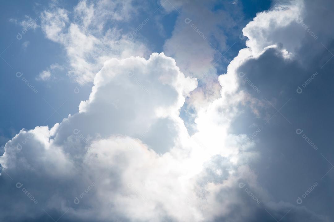 Nuvens Brancas Com Céu Azul Ao Fundo Imagem JPG