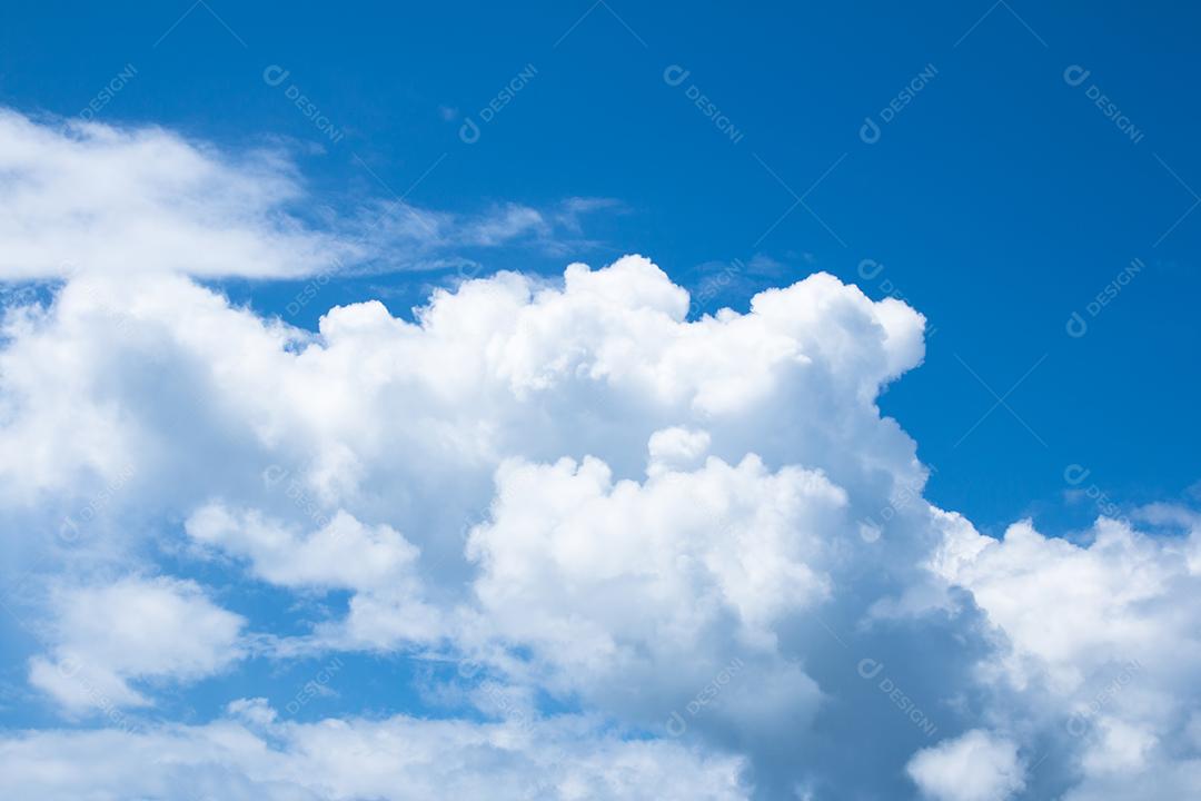 Nuvens Brancas Com Céu Azul Ao Fundo Imagem JPG