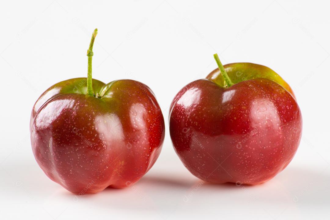 Fruta Acerola Isolada no Fundo Branco Imagem JPG