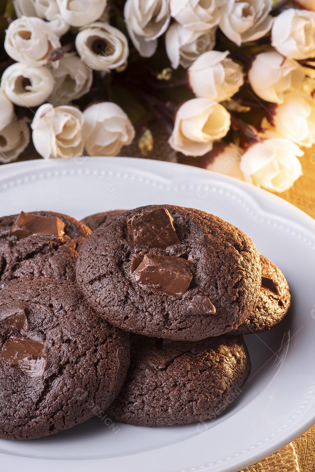 Cookie De Chocolate Em Um Prato Sobre A Mesa Imagem JPG