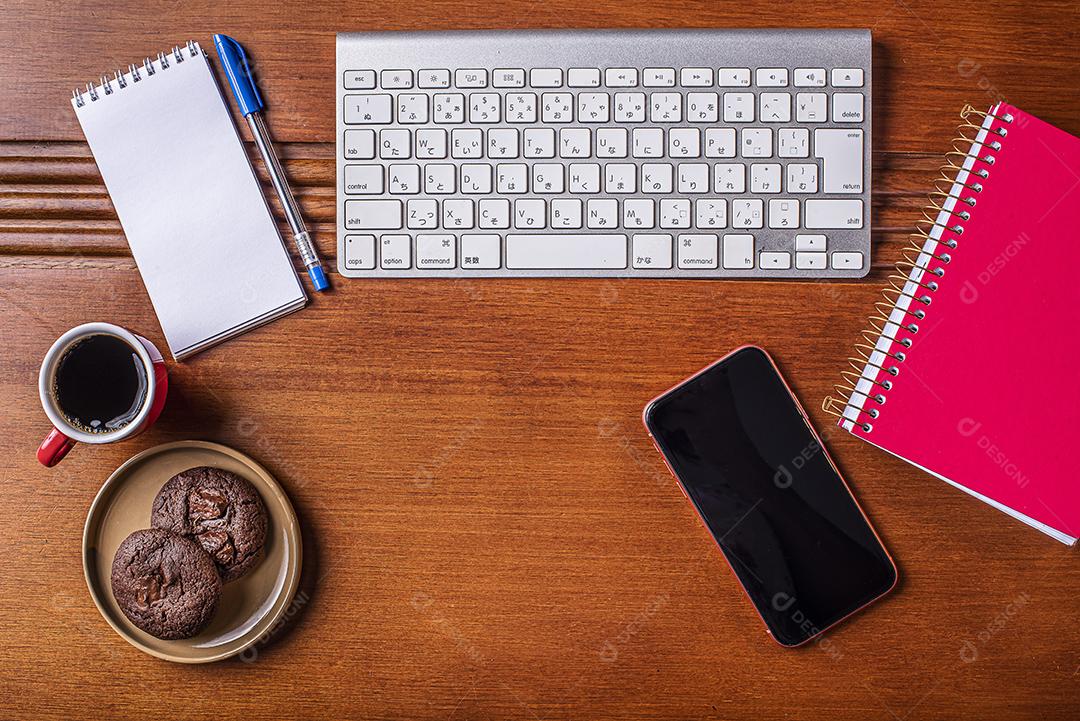trabalho em casa pelo computador JPG