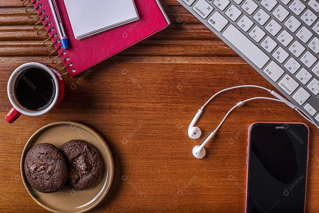 trabalho em casa pelo computador JPG