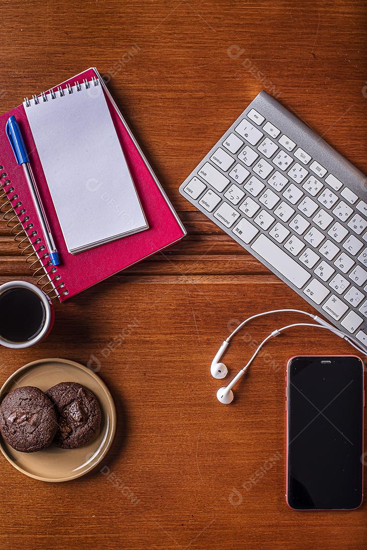 trabalho em casa pelo computador JPG