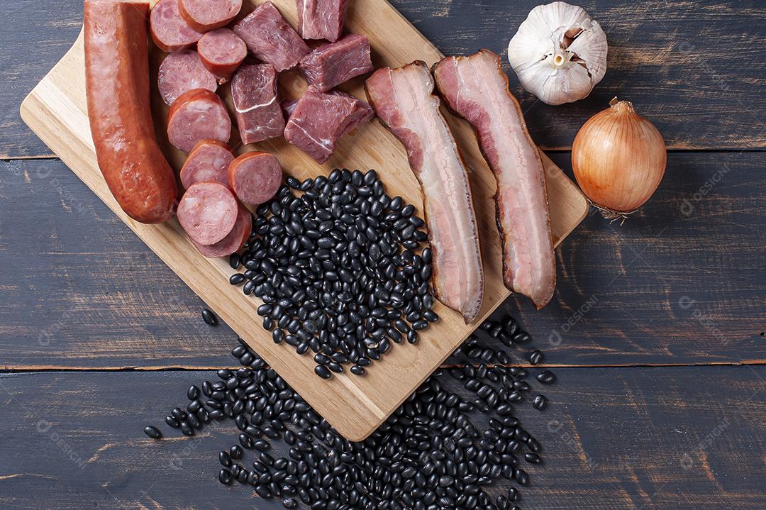 Feijoada - Ingredientes crus para preparação JPG