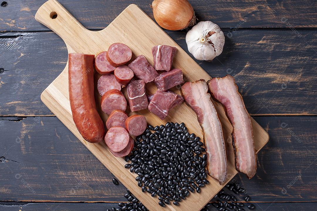 Feijoada - Ingredientes crus para preparação JPG