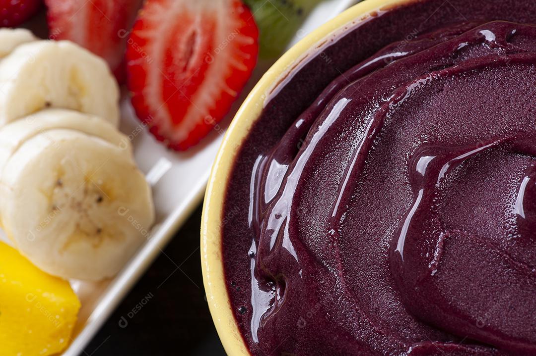 açaí brasileiro congelado em uma caixa roxa JPG