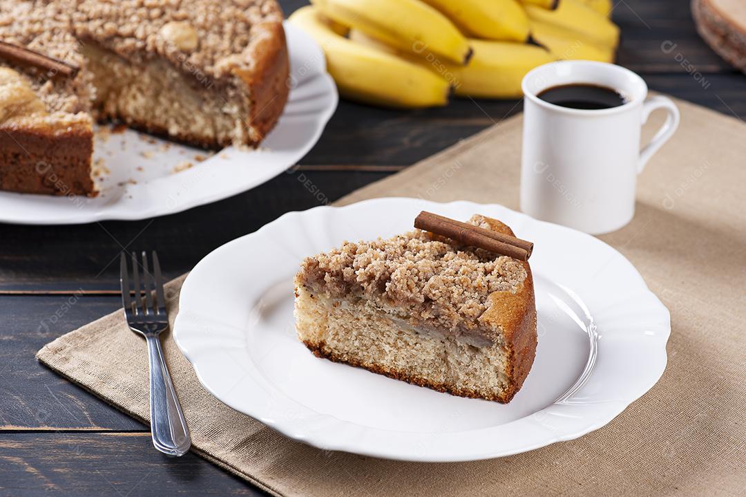 Tradicional bolo de banana brasileiro chamado Cuca de Banana JPG