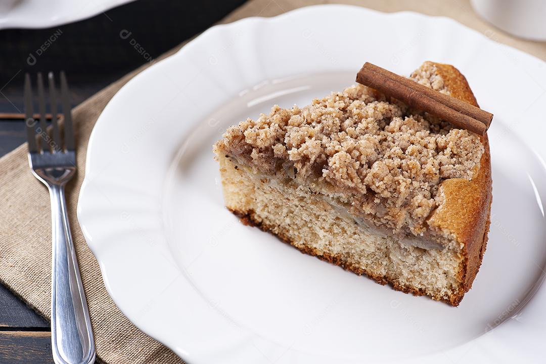 Tradicional bolo de banana brasileiro chamado Cuca de Banana JPG