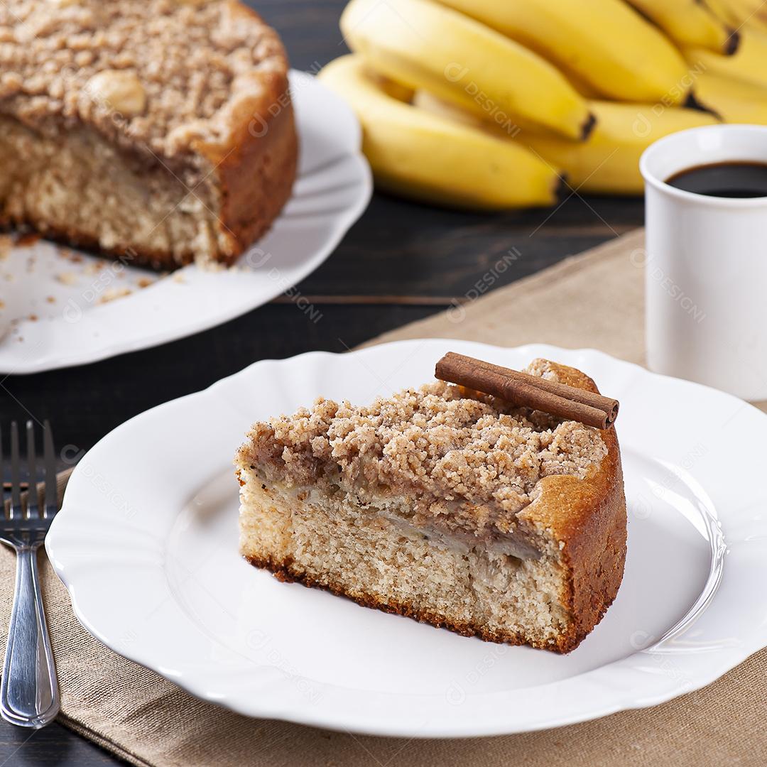 Tradicional bolo de banana brasileiro chamado Cuca de Banana JPG