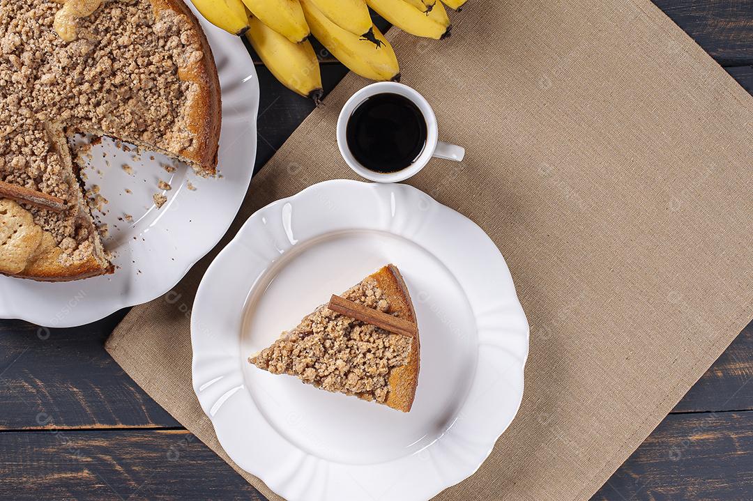 Tradicional bolo de banana brasileiro chamado Cuca de Banana JPG