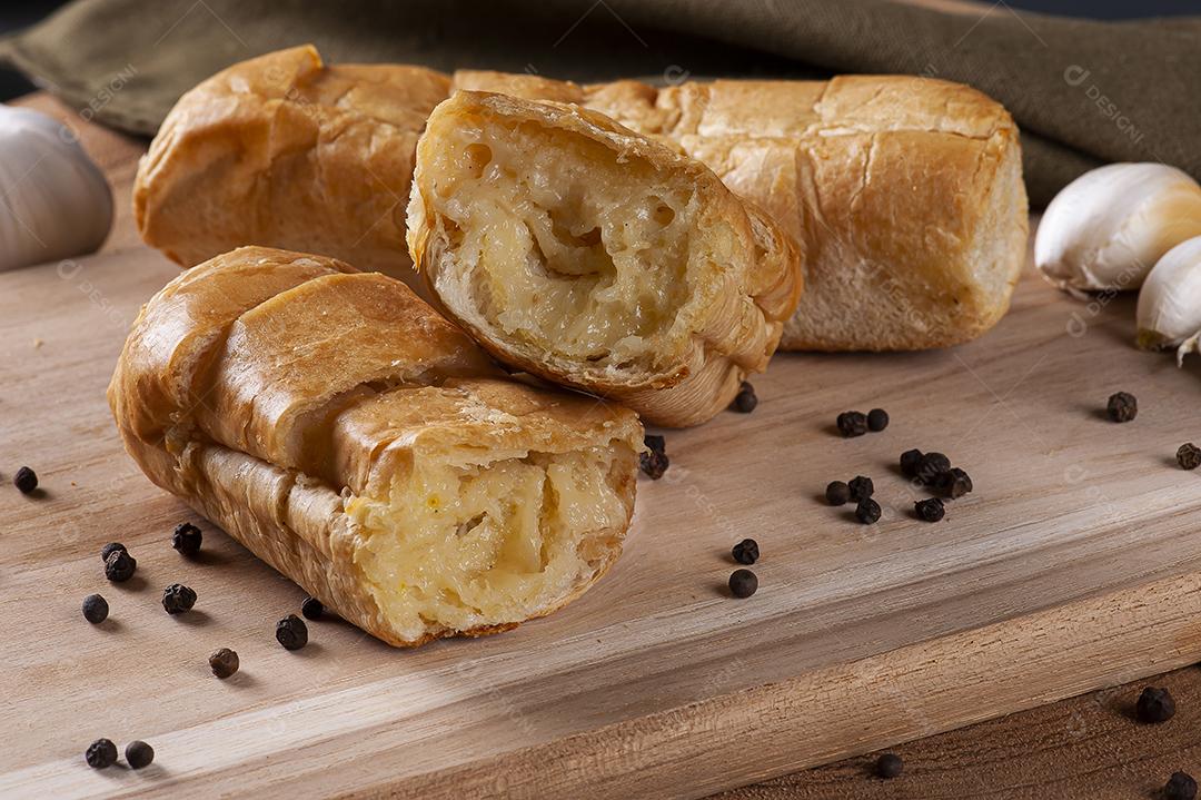 Pão de alho típico do churrasco brasileiro JPG