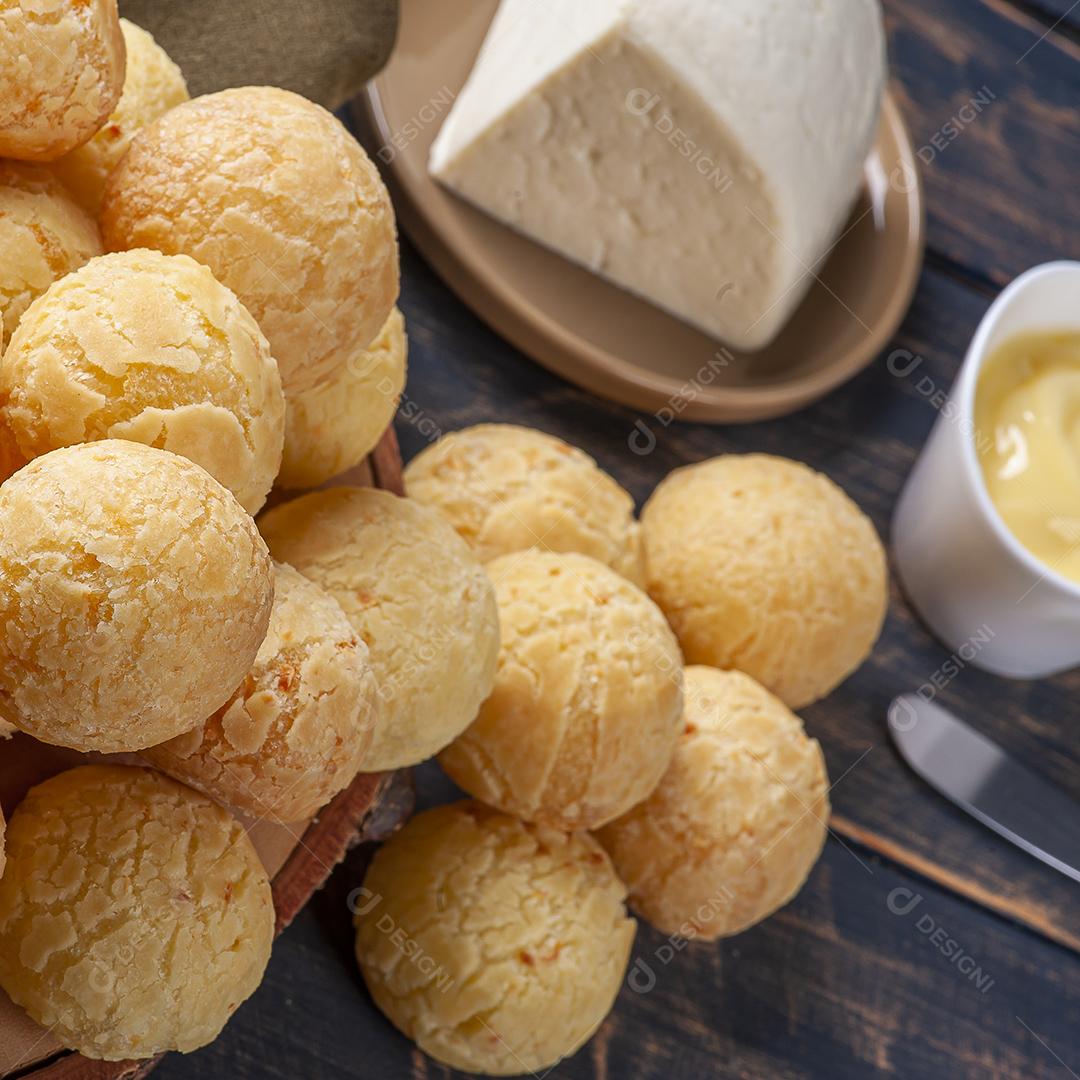 Delicioso pão de queijo brasileiro JPG