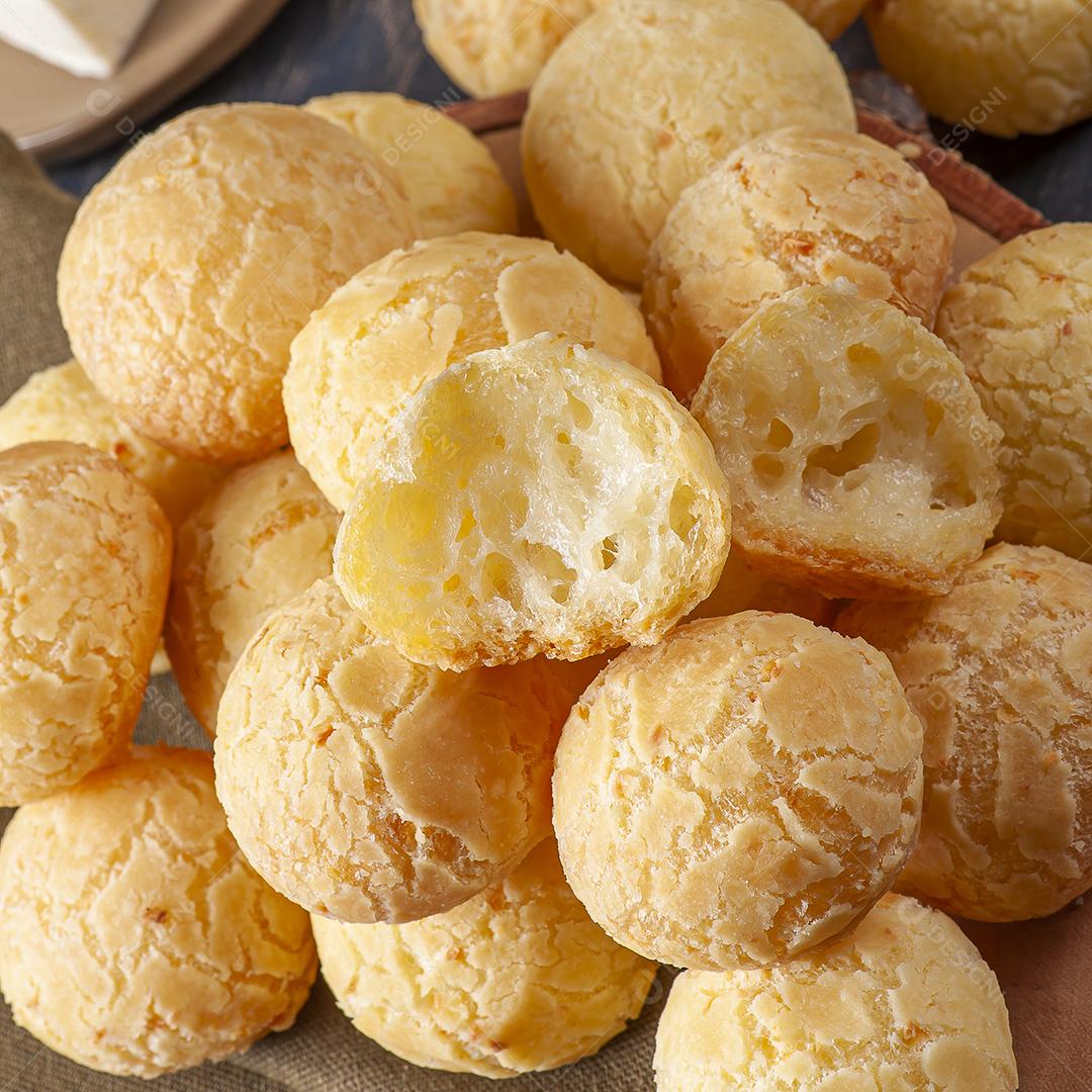 Delicioso pão de queijo brasileiro JPG