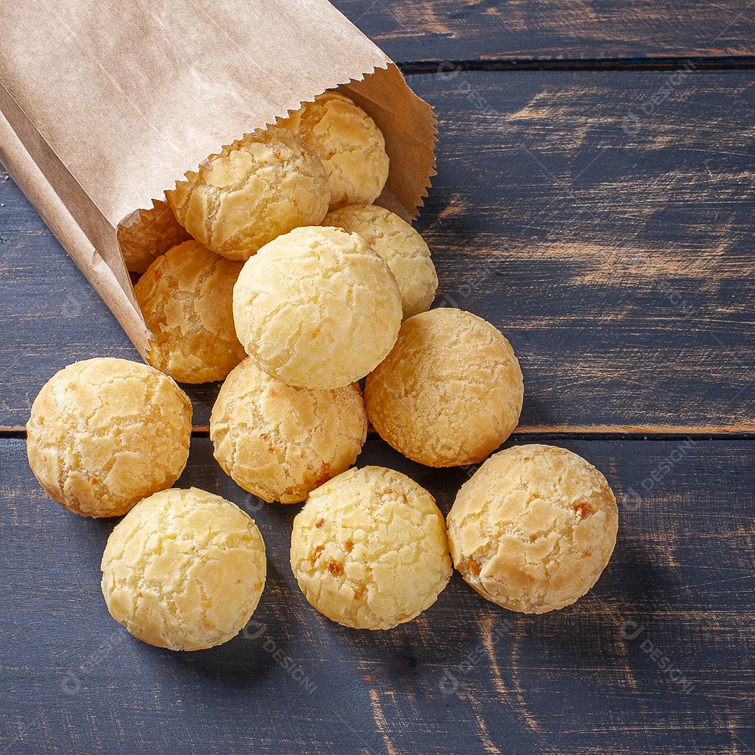 Delicioso pão de queijo brasileiro JPG