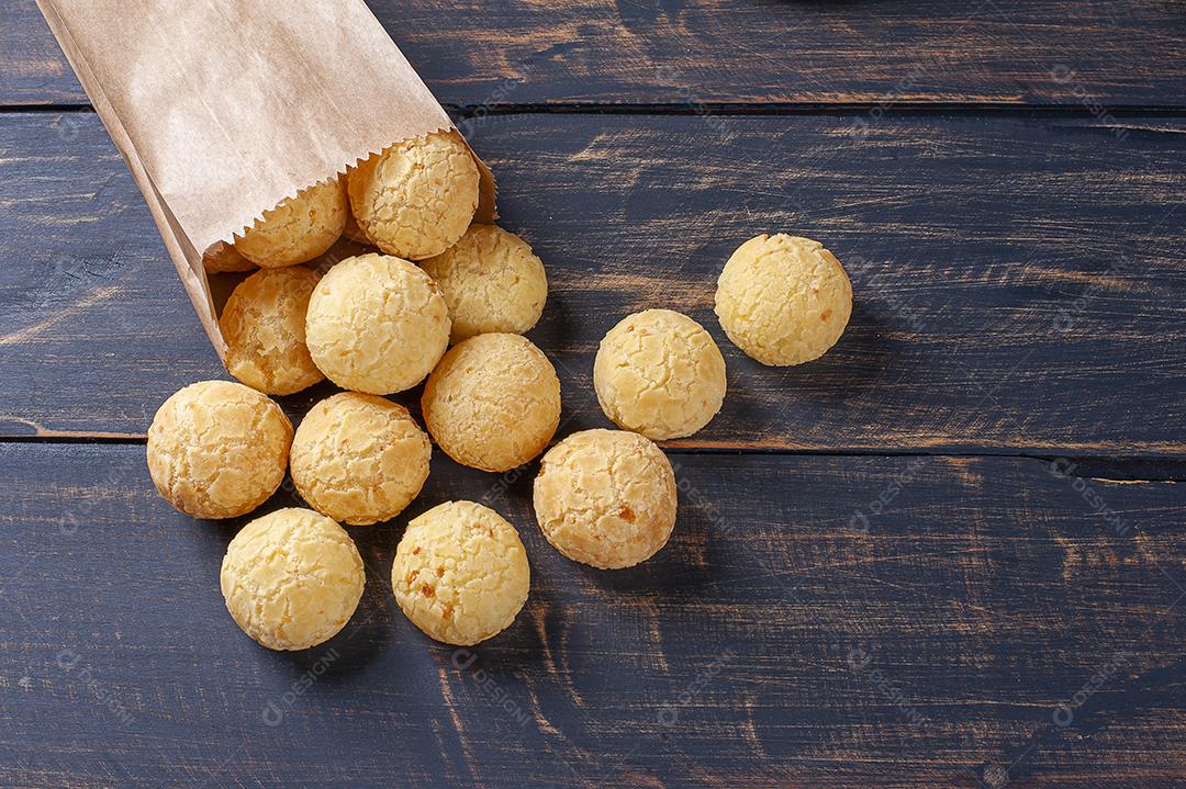 Delicioso pão de queijo brasileiro JPG