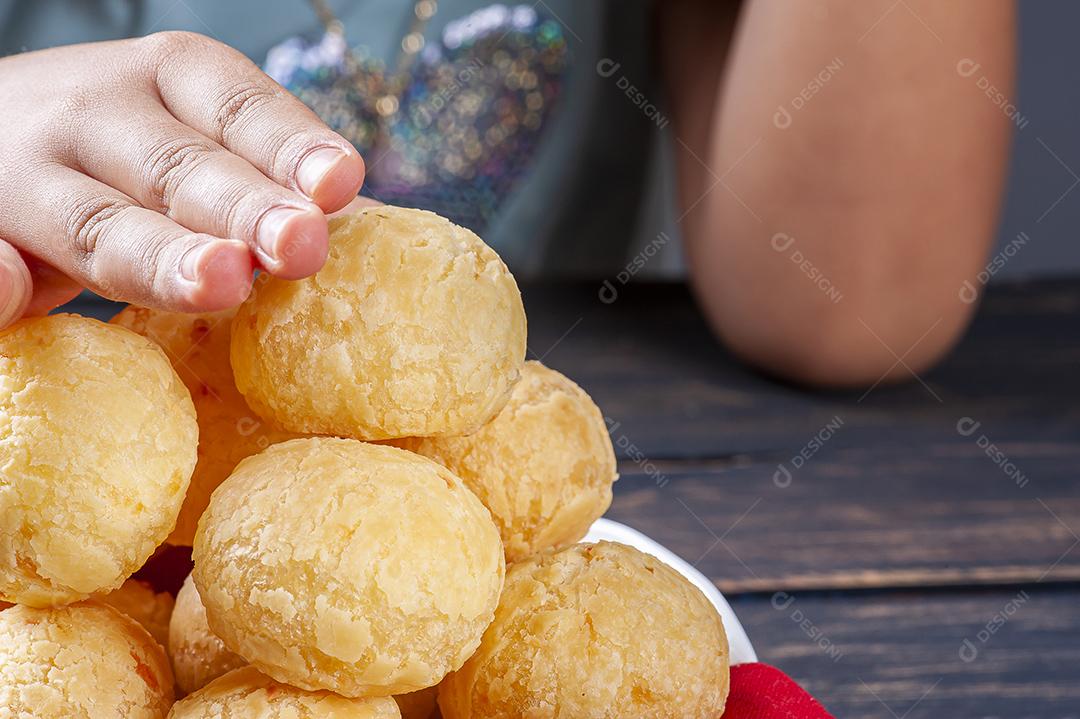 Delicioso pão de queijo brasileiro JPG