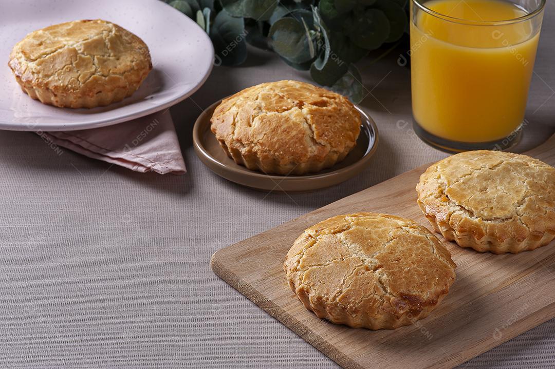 Aperitivo típico da culinária brasileira chamado Empada de Palmito JPG