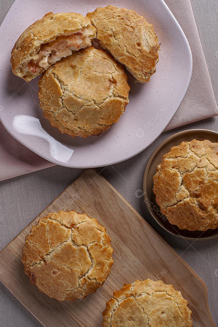 Aperitivo típico da culinária brasileira chamado Empada de Palmito JPG