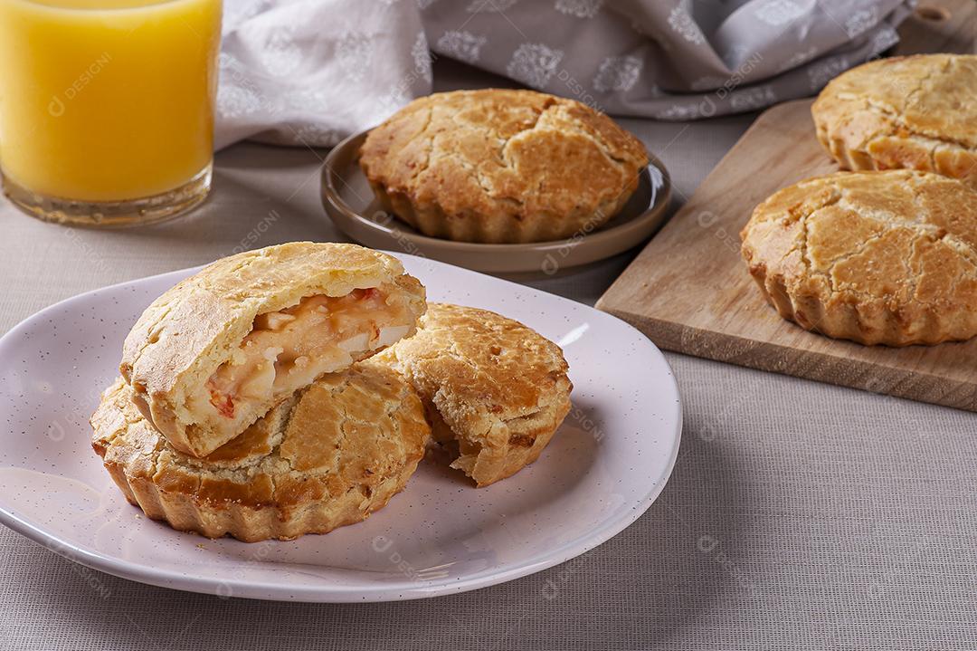 Aperitivo típico da culinária brasileira chamado Empada de Palmito JPG