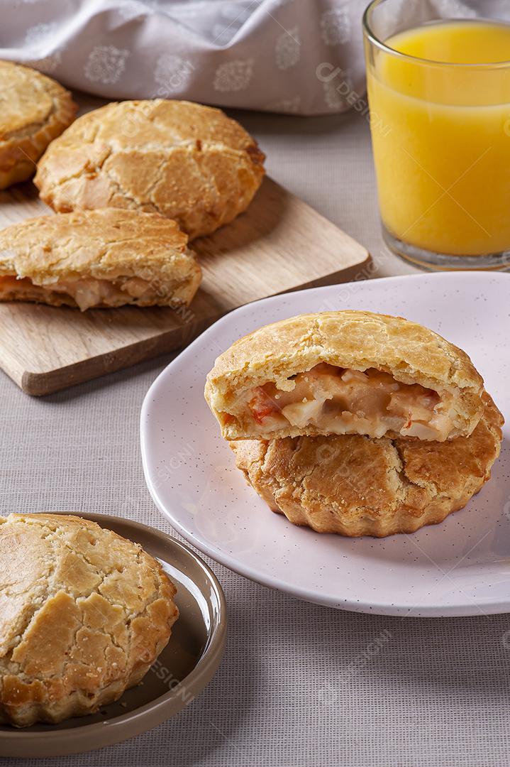 Aperitivo típico da culinária brasileira chamado Empada de Palmito JPG