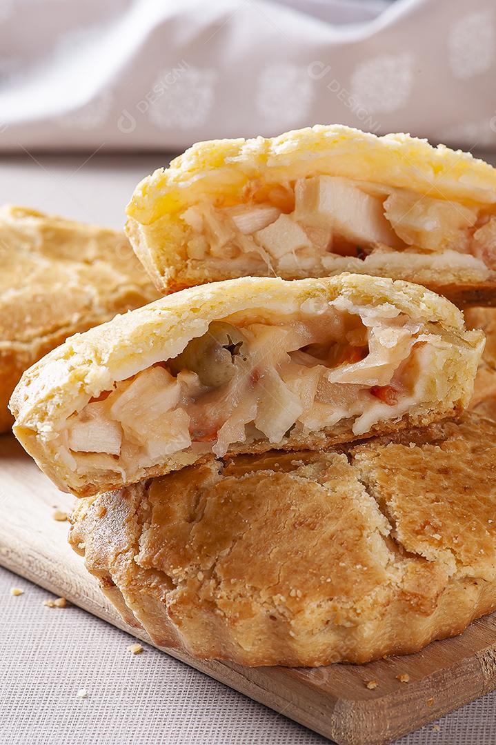 Aperitivo típico da culinária brasileira chamado Empada de Palmito JPG