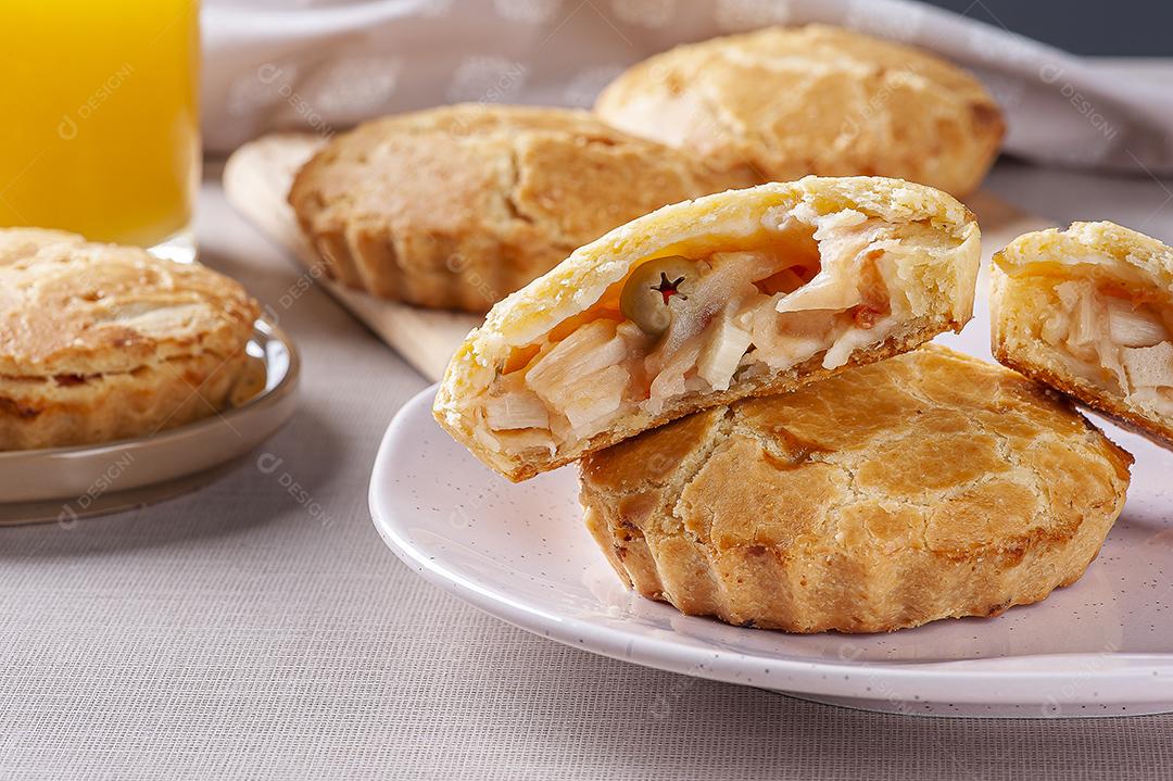 Aperitivo típico da culinária brasileira chamado Empada de Palmito JPG