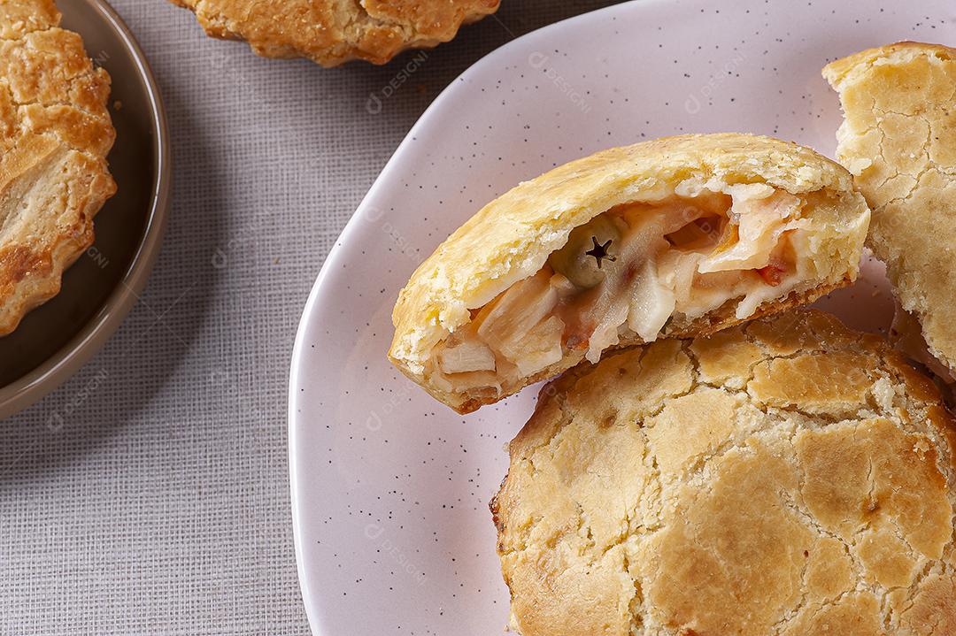 Aperitivo típico da culinária brasileira chamado Empada de Palmito JPG