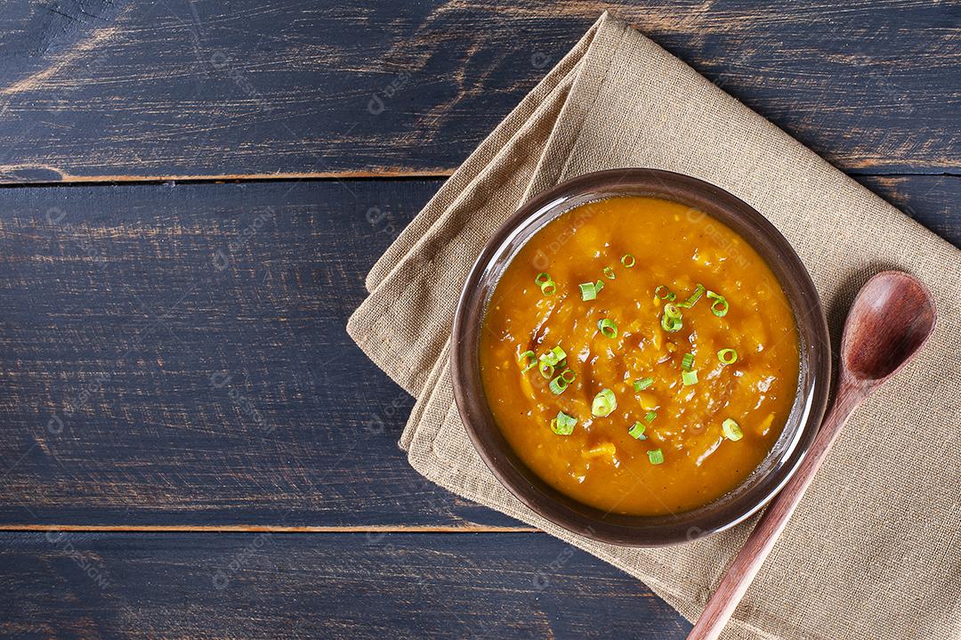 Creme de abóbora feito em casa, acompanhado de torrada JPG