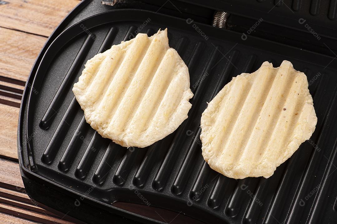 Delicioso pão de queijo brasileiro JPG