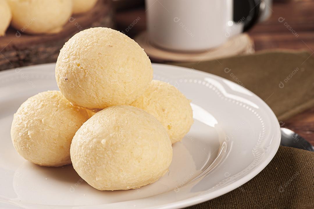 Delicioso pão de queijo brasileiro JPG