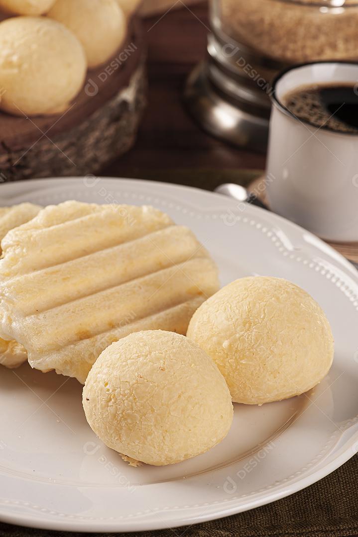 Delicioso pão de queijo brasileiro JPG