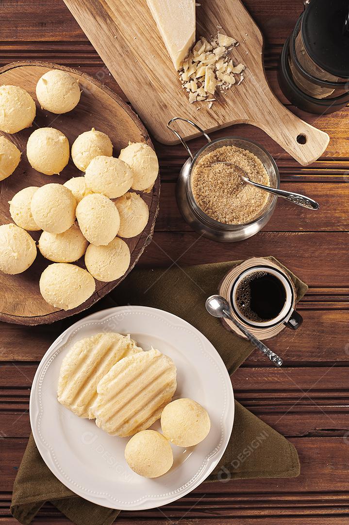 Delicioso pão de queijo brasileiro JPG