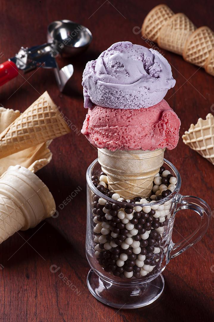 Sorvete de uva e morango JPG